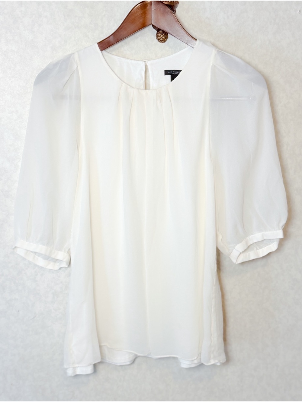Ann Taylor 100% Silk Chiffon Blouse Ivory Pleated Puff Sleeve Size 12 - Picture 3 of 10